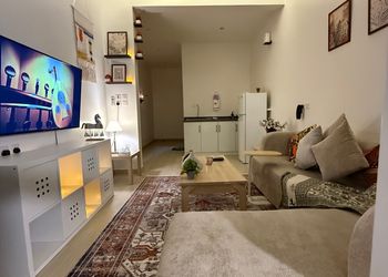 شقة فاخرهـ ببلكونة علوية وشرفة