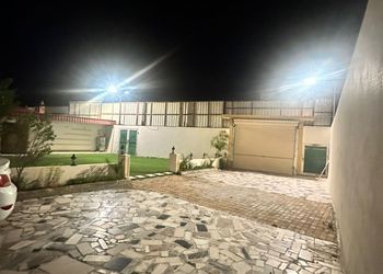 فيلا بملحق خارجي