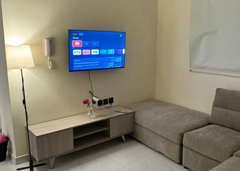 شقة بغرفة معيشة وغرفة نوم 