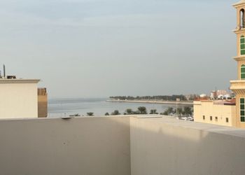 شقة بجلسة خارجية وغرفتين نوم 