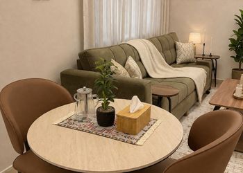 شقة بتصميم أنيق وغرفة نوم مريحة