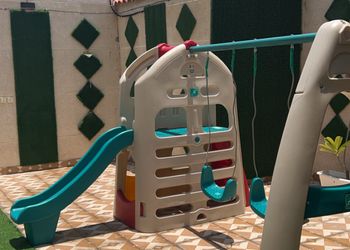 شاليه بصالة مطلة على المسبح 