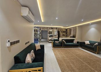 شاليه بمسطح اخضر ومسبح 
