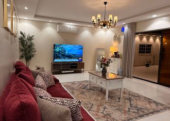 شاليه بجلسة خارجية ومسبح