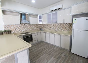 شاليه بمسطح اخضر وصاله و 2 دورة مياة