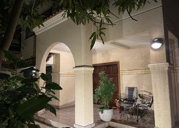 استديو بسرير ماستر وجلسة 