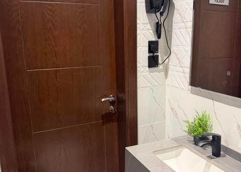 استديو بسرير ماستر وجلسة جانبية 