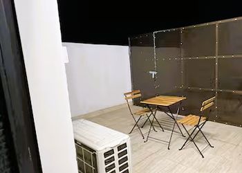 استديو بأثاث مريح وبسيط 