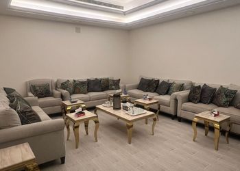 شاليه بمسطح اخضر وجلسة خارجية 