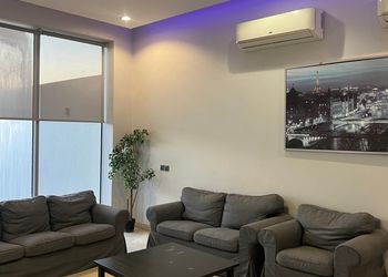 شاليه بركن شواء ومسطح اخضر