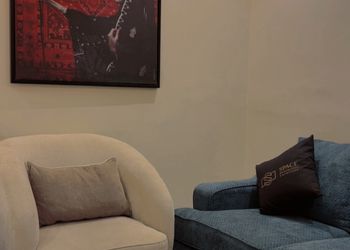استديو بسرير ماستر وجلسة جانبية 