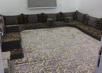 شاليه بمسبح خارجي بحاجز ومسطحات خضراء