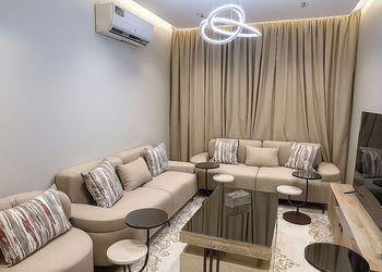 شقة بصالة مريحة وغرفتين نوم 