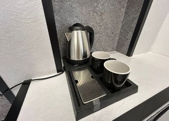 استديو بأثاث مريح وبسيط 