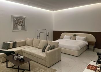جناح أنيق بدخول ذكي ومطبخ