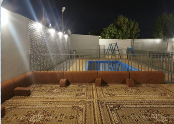 استراحة بمسبح خارجي 