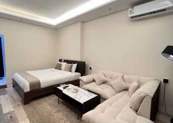 استديو هادئ بدخول ذاتي 