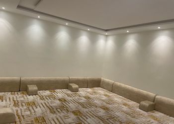 شاليه بمسطح اخضر وجلسة خارجية