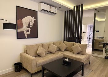 شقة بغرفة معيشة وغرفة نوم 