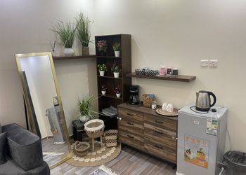 استديو بأثاث مريح وبسيط 