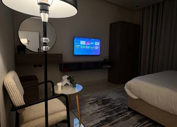 استديو هادئ بسرير ماستر