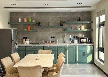 شاليه بألعاب مائية وجلسة خارجية