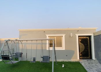 استراحة بمسبح العاب مائية وجلسة 