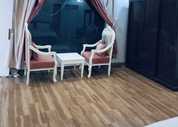 شاليه بجلسة خارجية ومسبح 
