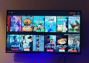 غرفة بأثاث مريح وبسيط