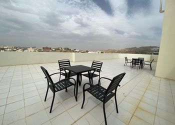 شقة بصالة وغرفتين نوم 