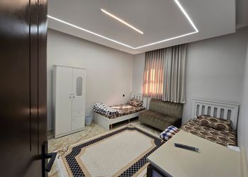 استديو بأثاث بسيط ومريح 