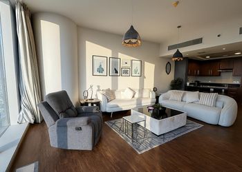 شقة بتصميم فاخر وأنيق وإطلالة مميزة 