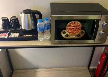 استديو بأثاث مريح وبسيط 