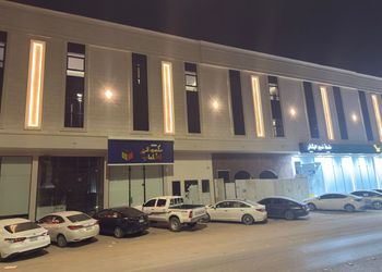 شقة بصالة مريحة وغرفة نوم 
