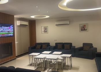 شاليه بمسطح اخضر واضاءة اضافيه
