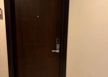 استديو بسرير ماستر وأثاث مريح 