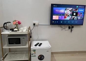 استديو بسرير ماستر وجلسه جانبيه