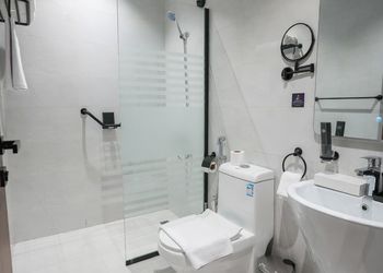 استديو بسرير ماستر وأثاث مريح 