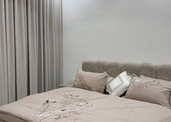 استديو بسرير ماستر وجلسة جانبية 