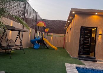 شاليه بمسبح خارجي وجلسة خارجية 