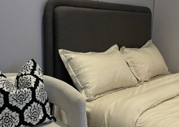 استديو بسرير ماستر وجلسة جانبية