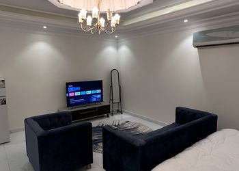 استديو بسرير ماستر وجلسة 