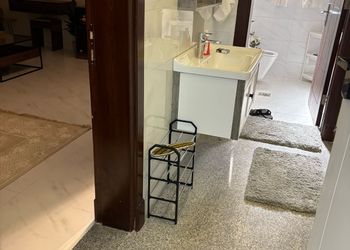 استديو بسرير ماستر وجلسه جانبيه