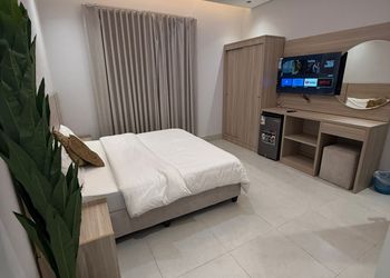 استديو بأثاث مريح وبسيط 