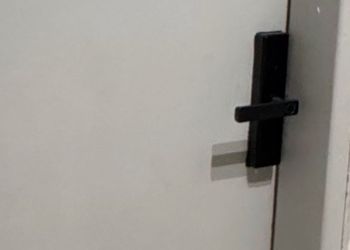 استديو بسرير ماستر وجلسة جانبية 