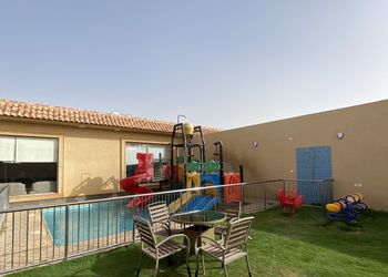شاليه بمسبح وألعاب مائية 