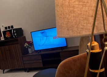 استديو بسرير ماستر وأثاث مريح 