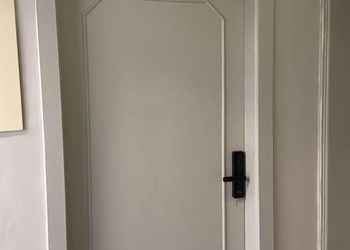 استديو بسرير ماستر وجلسة جانبية
