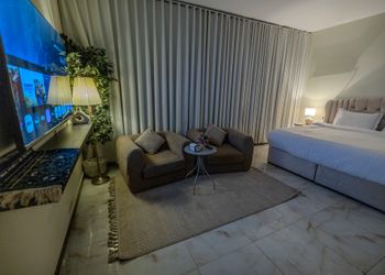 استديو هادئ بسرير ماستر 