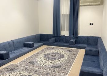 استراحة بمجلس وفناء خارجي 